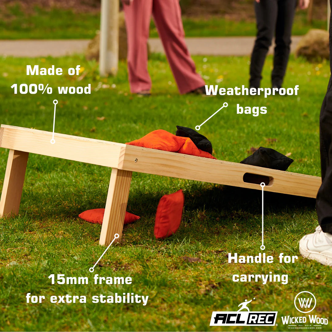 Cornhole sett med to brett og to sett med bagger